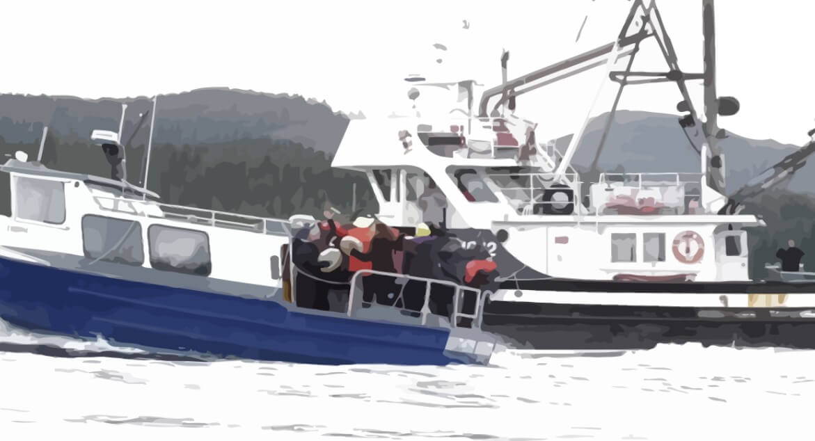 Heiltsuk gillnet boats leaving2
