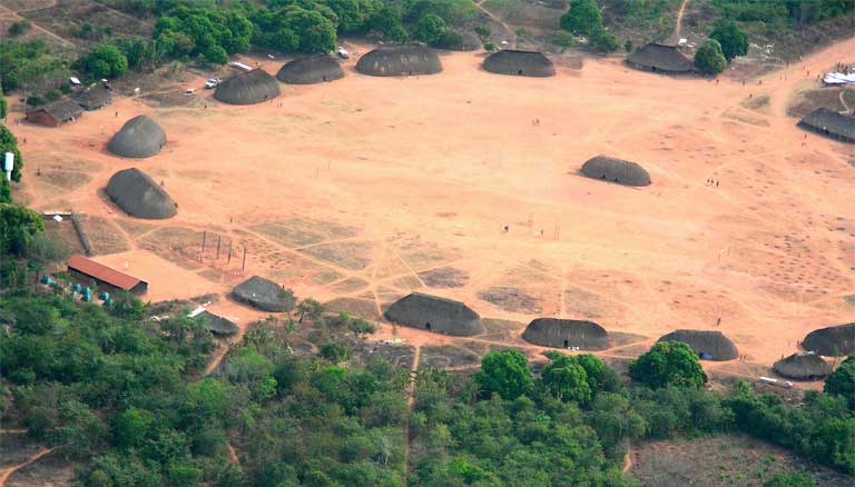 Indigenous village near the Xingu River in the Amazon. Indigenous lands could soon be flooded by the Belo Monte dam. Photo by Pedro Biondi/ABr licensed under the Creative Commons Attribution 3.0 Brazil license.