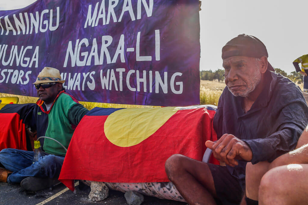 Gamilaraay and Githabul men lock on to protect Country2