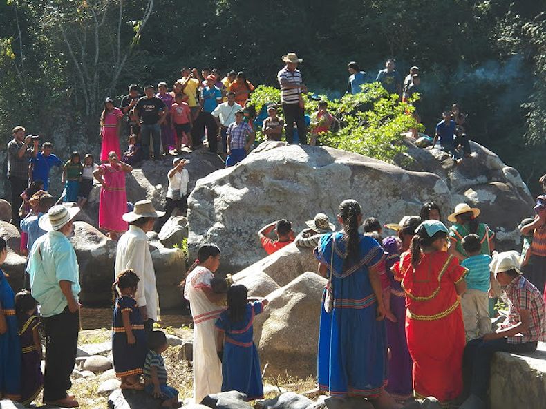 A celebratory gathering to honor the petroglyphs. Photo: Oscar Sogandares