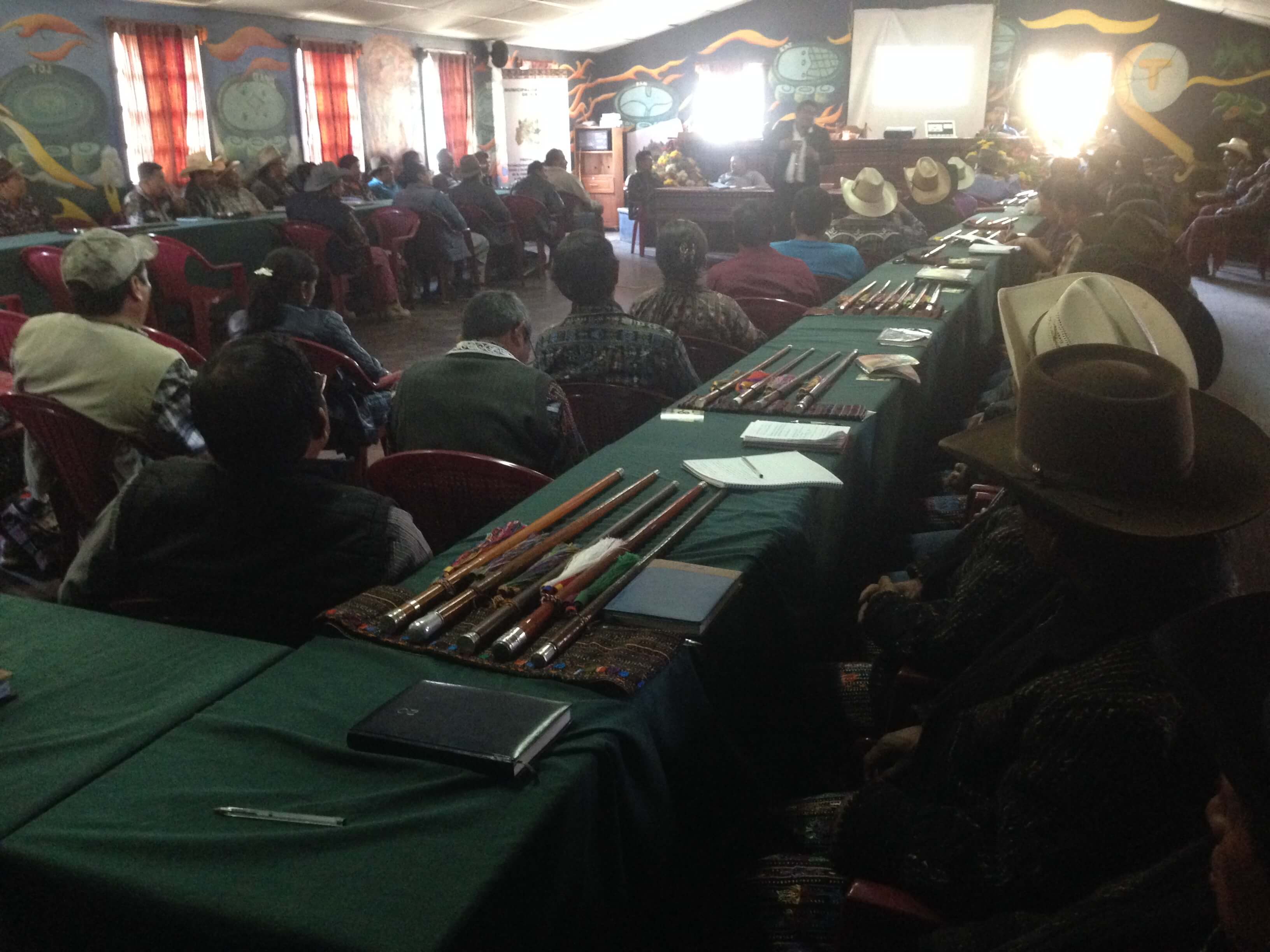 Juan Castro speaks at a meeting of Maya authorities of Sololá.  Photo: José Agry Sian