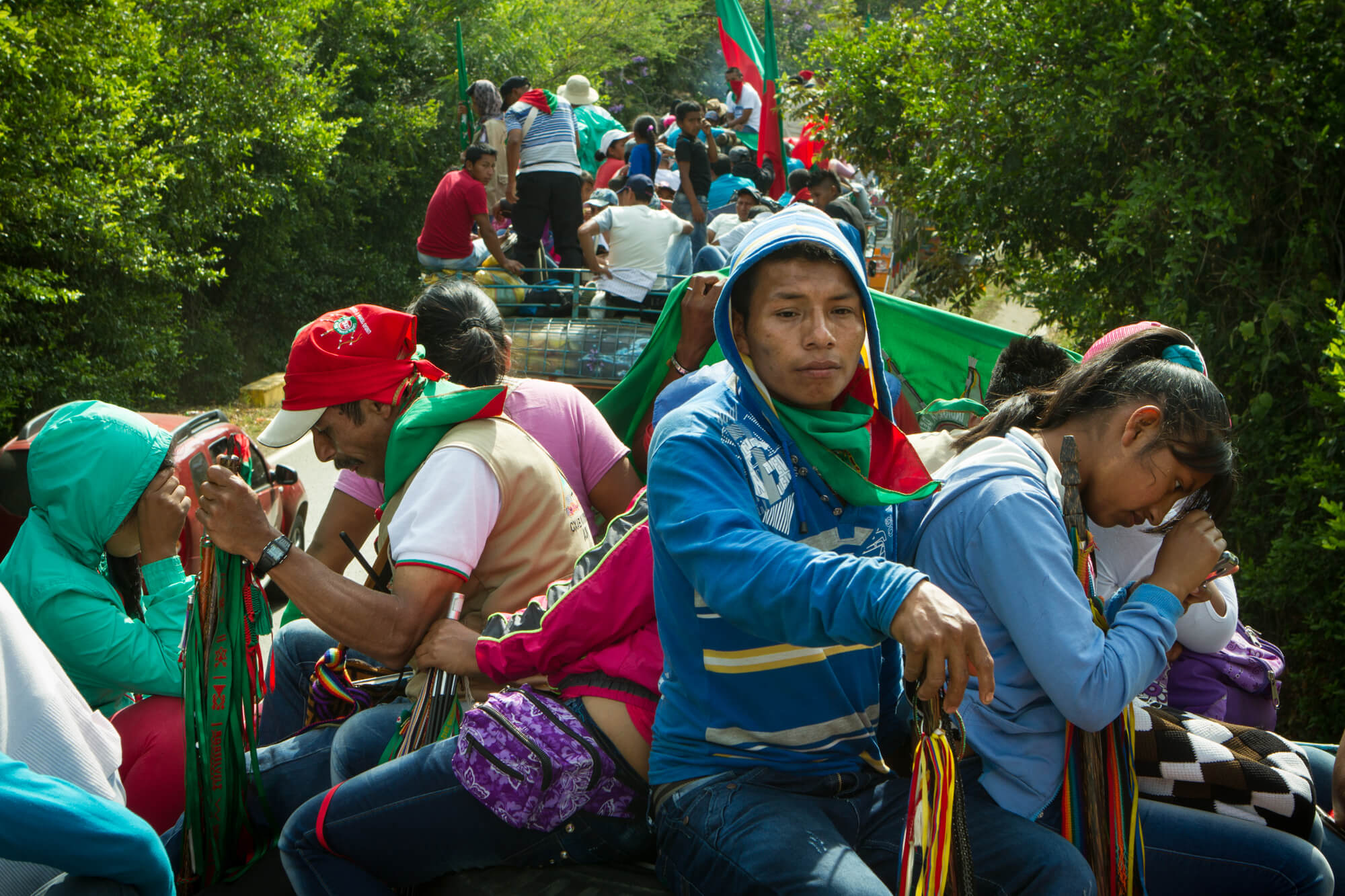 Thousands of people pile onto the tops of busses for a caravan procession to demonstrate he indigenous movement's support of the peace process. Photo: (C) Hanna Wallis 