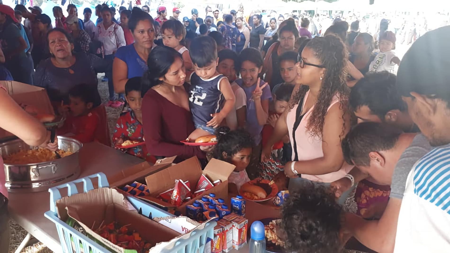 Migrant Caravan flees Guatemala after hundreds of local residents force them across international border