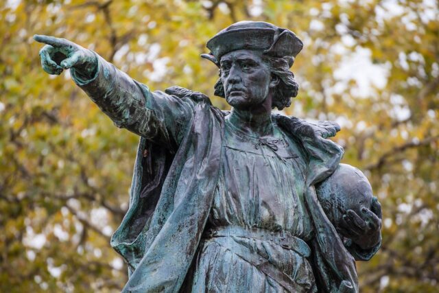 1280px christopher columbus statue close up