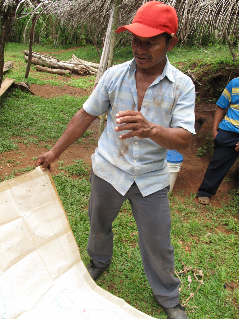 Ítalo Jiménez, President of M10, indicates on a map which areas will be impacted by Barro Blanco